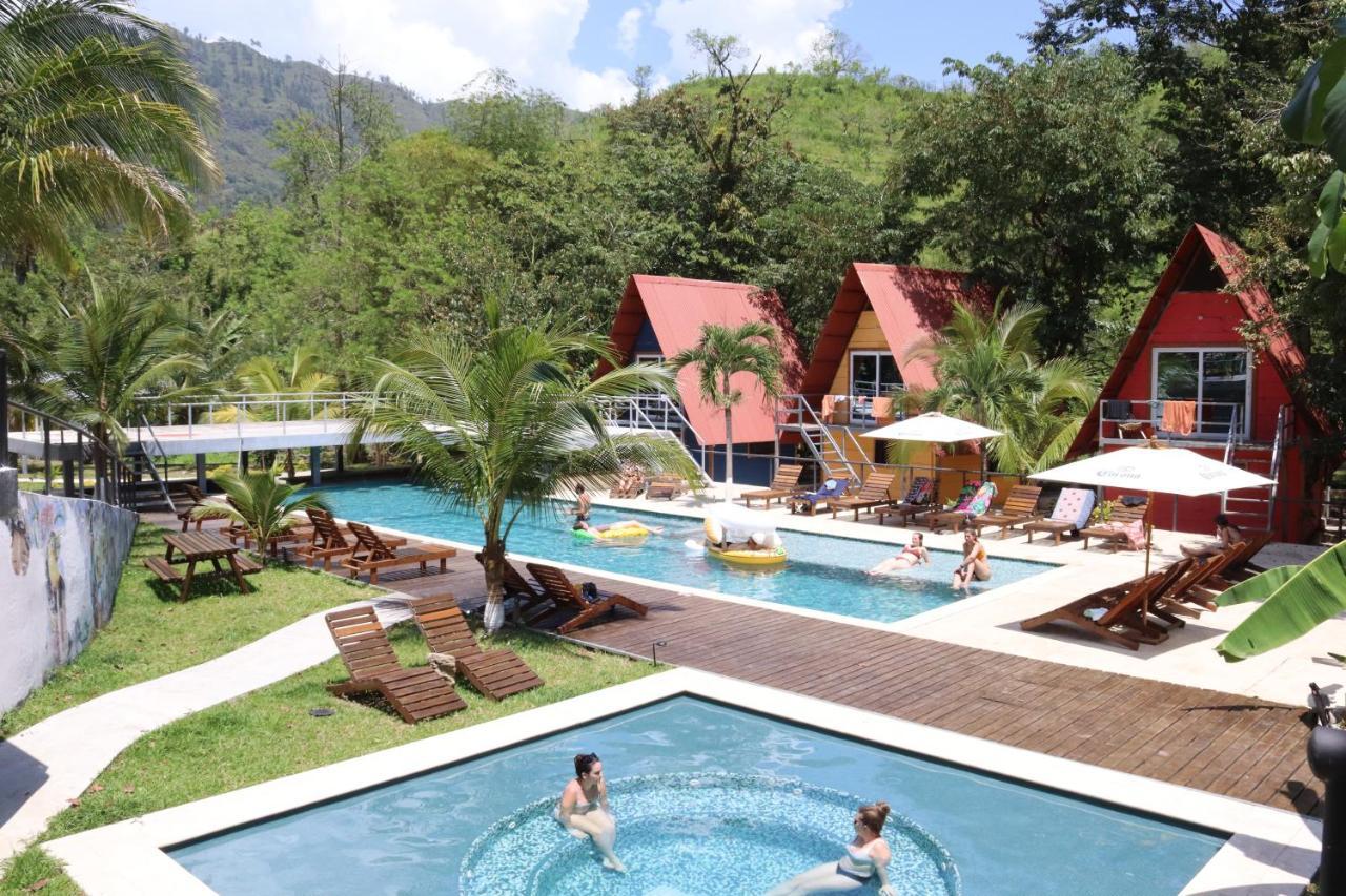 Greengos Hotel Lanquin Exterior photo