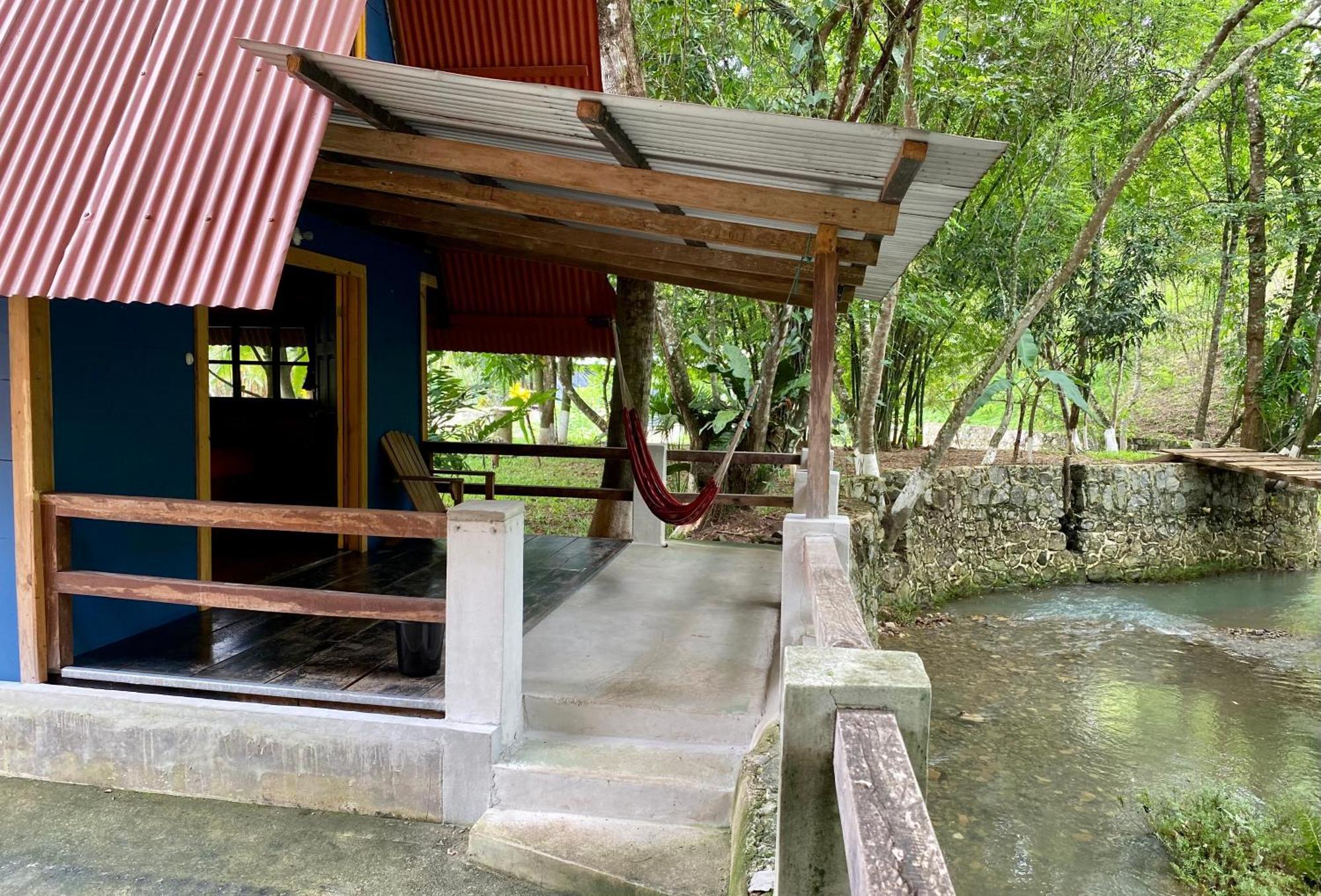 Greengos Hotel Lanquin Exterior photo
