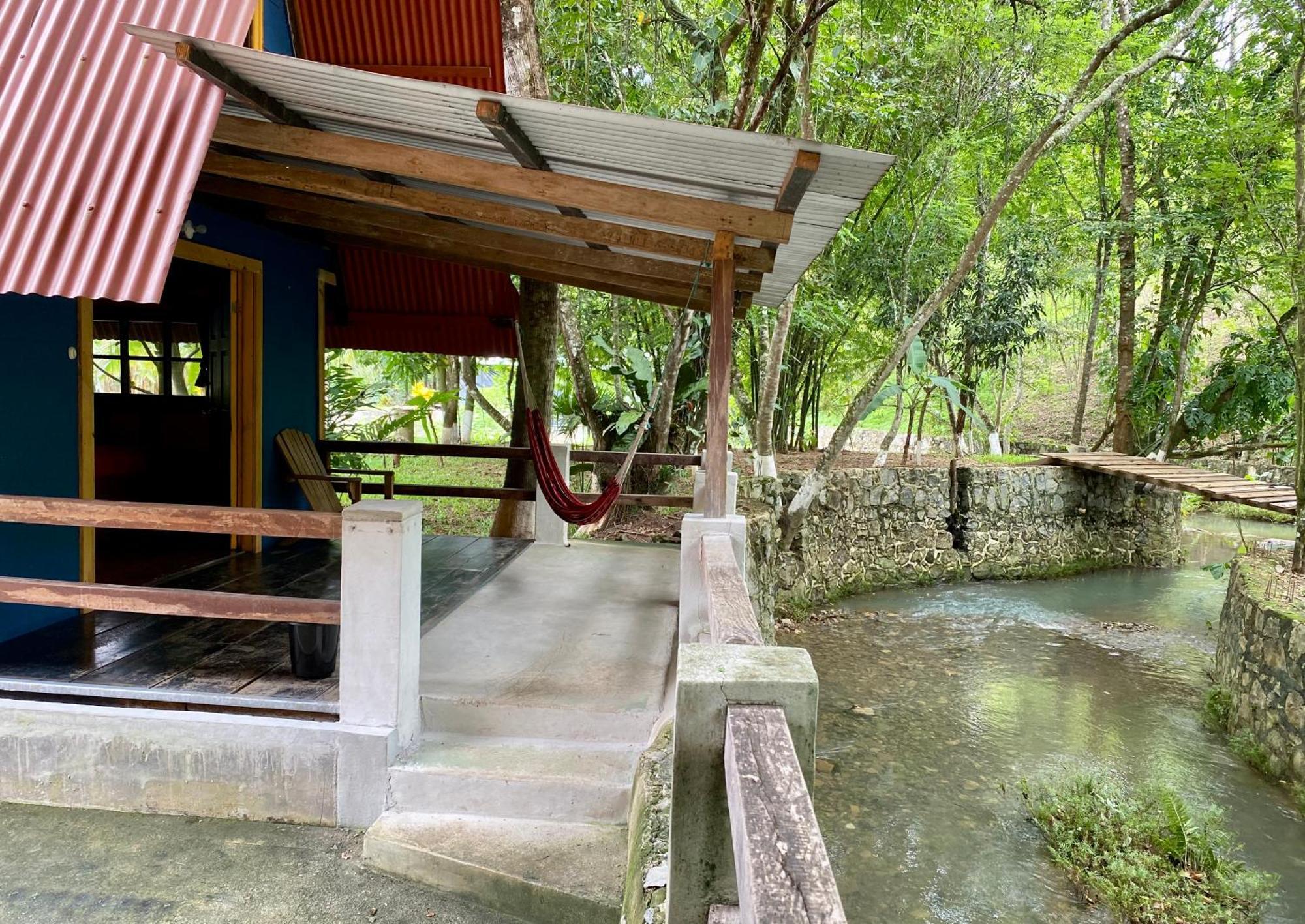 Greengos Hotel Lanquin Exterior photo